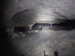 Foto aus „Black Hole Trail – Enduro unter Tage“