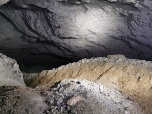 Foto aus „Black Hole Trail – Enduro unter Tage“